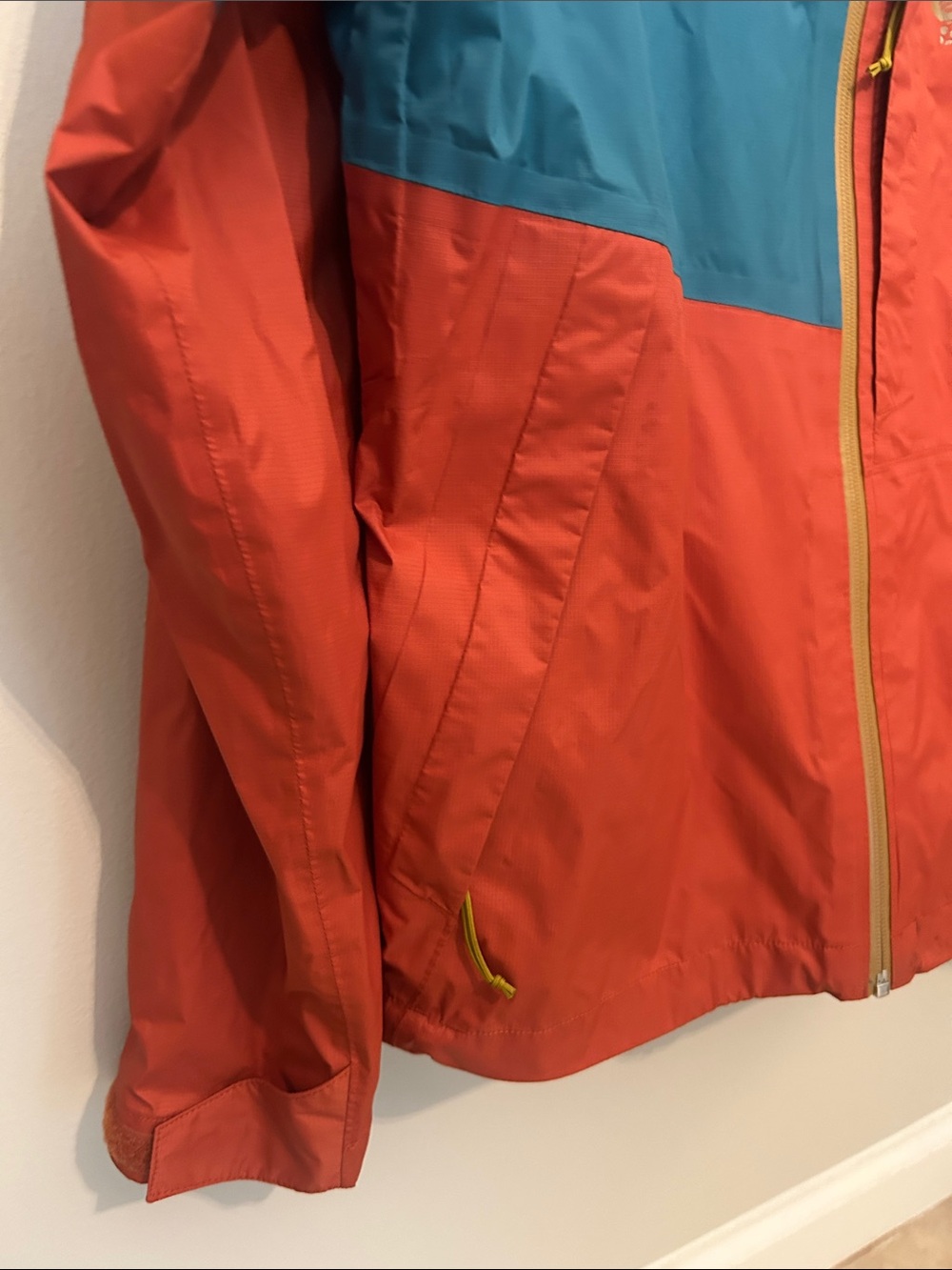 Mountain Hardwear Two-Tone Hooded Windbreaker - Teal & Rust - Picture 7 of 8